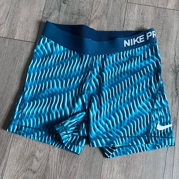 Nike Pants - NIKE Pro Shorts Medium